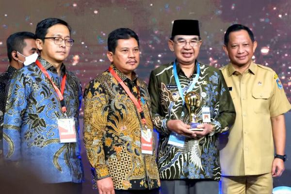 Kota Magelang Dapat Penghargaan Universal Health Coverage 2023