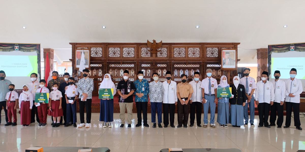 Baznas Kota Magelang Salurkan Beasiswa Senilai Total Rp 33,9 Juta Untuk Siswa Kurang Mampu