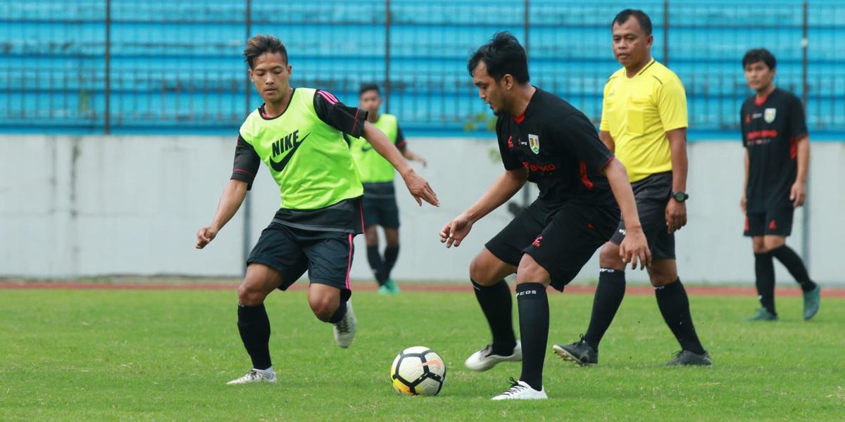 Final Pertandingan Sepak Bola Hari Bhayangkara ke-76, Pemkot Magelang Melawan PERADI Magelang
