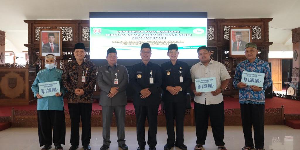 Pemkot Magelang Bagikan Insentif Untuk Marbot Masjid