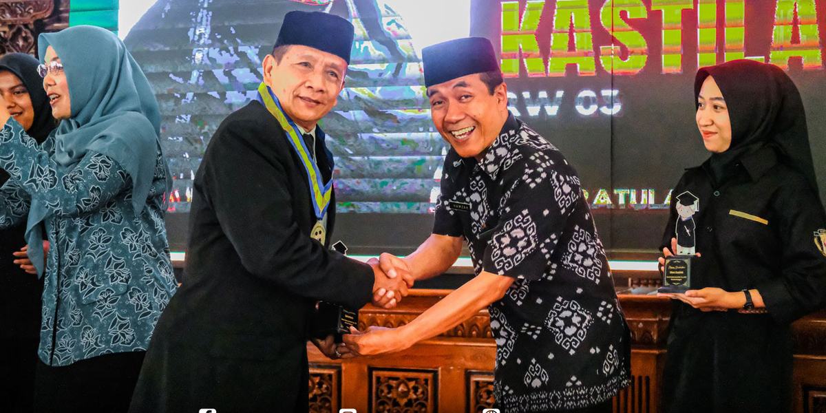 Raut Bahagia Wisuda Sekolah Lansia Hebat Kota Magelang