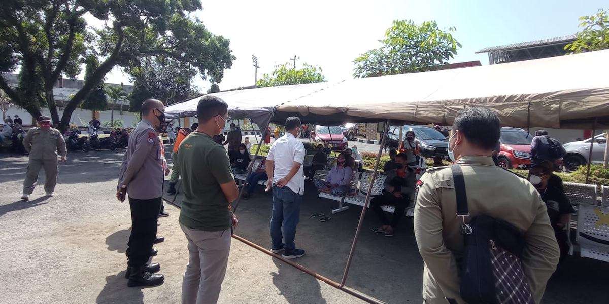 Area Luar Lapangan Tenis "Moncer Serius" Kota Magelang Jadi Tempat Tes Swab Masyarakat