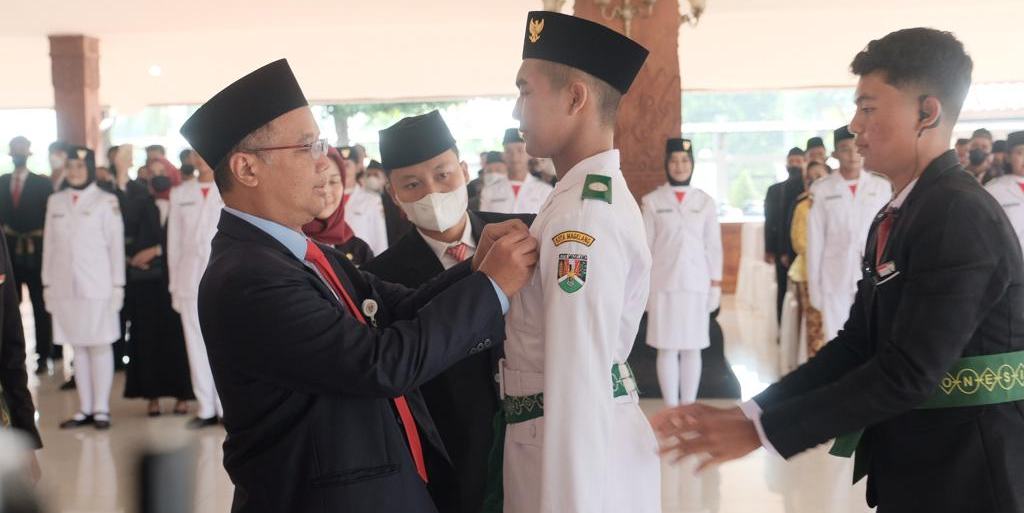 Kukuhkan Paskibraka, Wali Kota Magelang Pesan Paskibra Jadi Teladan