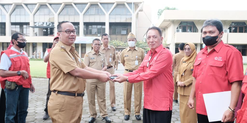 Pemkot Serahkan Bantuan 1 Unit Ambulans Kepada PMI Kota Magelang