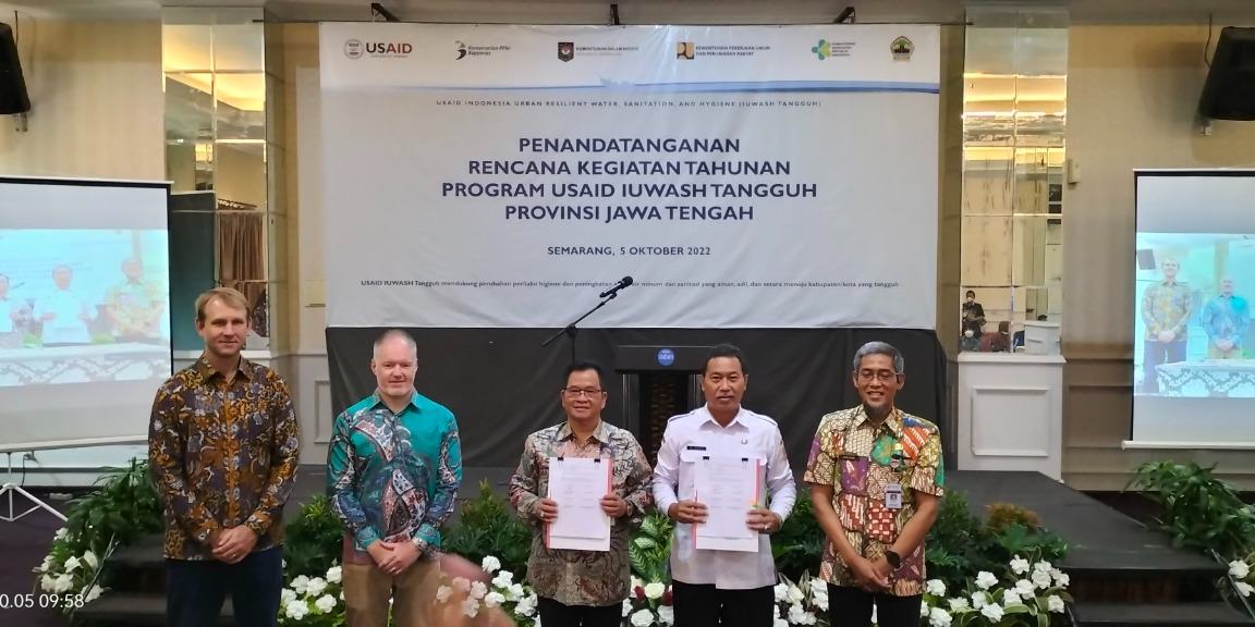 Delapan Kabupaten Kota Di Jawa Tengah Dan Usaid Iuwash Tangguh Melakukan Penandatanganan RKT di Sektor Air Minum Sanitasi Aman Dan Hygiene