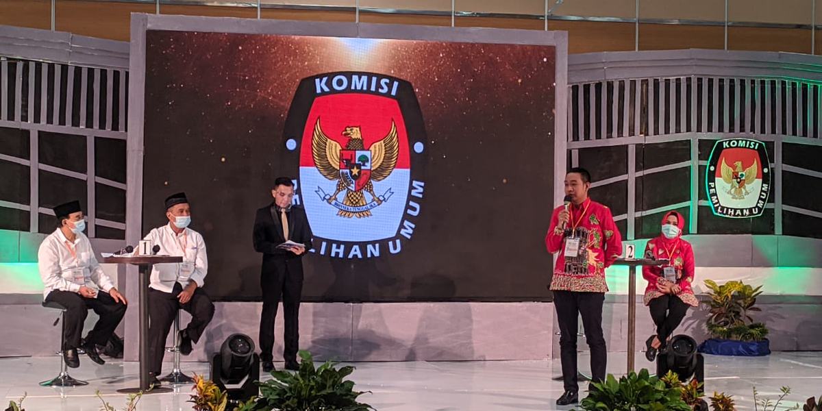 KEDUA PASLON WALI KOTA DAN WAKIL WALIKOTA MAGELANG TAHUN 2020 IKUTI DEBAT PUBLIK DENGAN PROTOKOL KESEHATAN