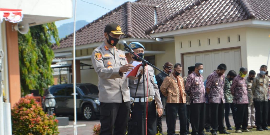 PIMPIN LANGSUNG APEL KAPOSKAMLING, KAPOLRES MAGELANG KOTA HIMBAU MASYARAKAT TINGKATKAN GIAT SISKAMLING
