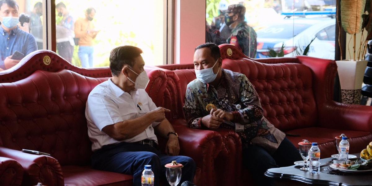 Luhut Binsar Panjaitan Semangati Pasien Covid-19 di Hotel Borobudur Indah Kota Magelang