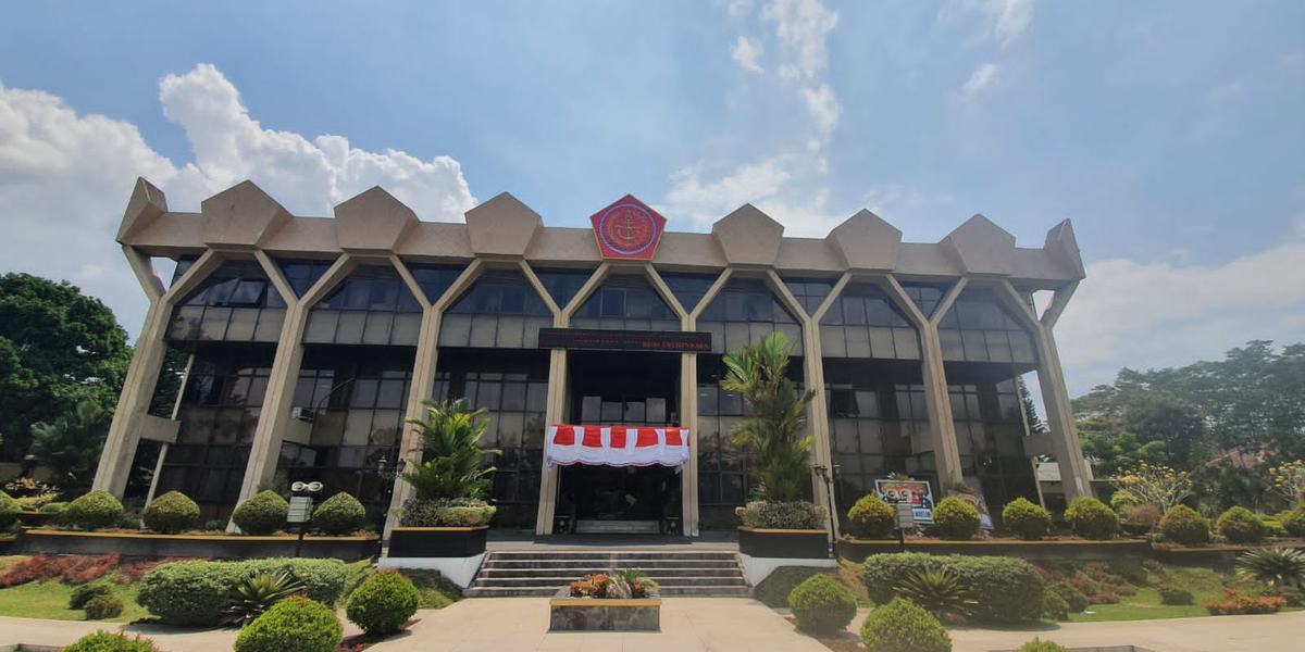 Layanan Kantor Wali Kota Magelang Beroperasi Normal Walaupun Terpasang Logo TNI