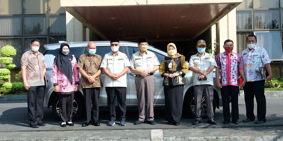 Pemkot Serahkan Bantuan Mobil Operasional Bagi UPPD Kota Magelang