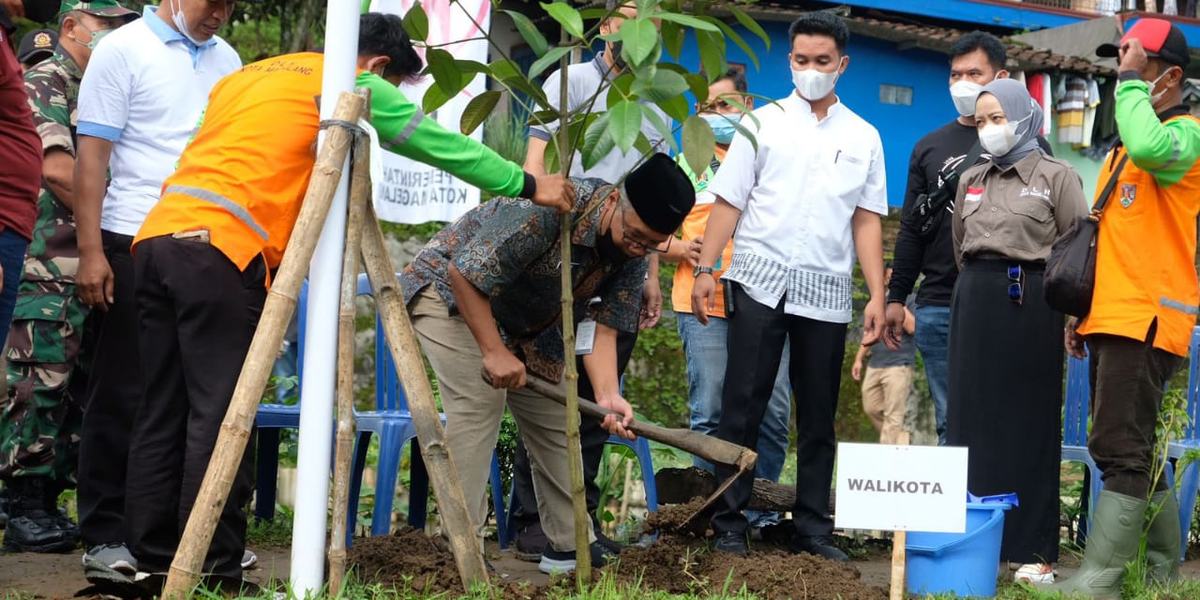 Gerakan Sejuta Pohon 2022 di Wates Kota Magelang