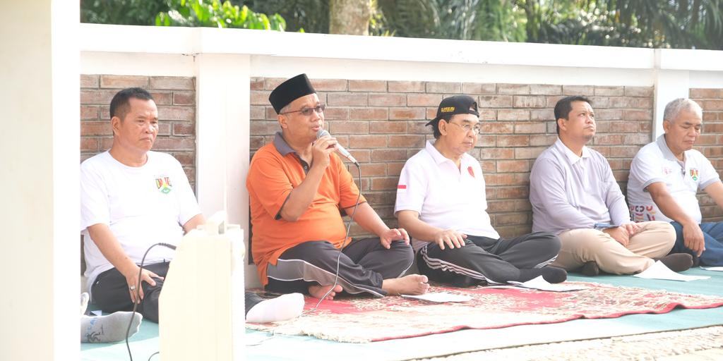 Satukan Tekad Sukseskan Rodanya Mas Bagia, Camat dan Lurah Diajak Naik Gunung Tidar