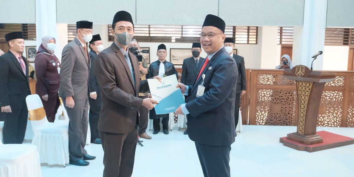 Wali Kota Lantik Kabid Pelayanan Disdukcapil Kota Magelang