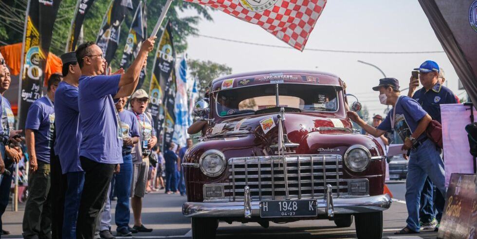 Ratusan Mobil Kuno Berbagai Daerah Meriahkan PPMKI Jateng Tour 2023