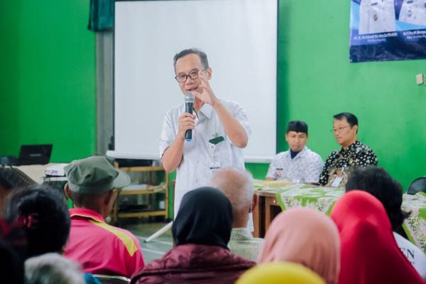 Salurkan Cadangan Pangan Pemerintah, Wali Kota Magelang Pesan Agar Warga Loman Sepodo-podo