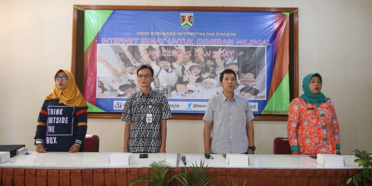 Bentuk Generasi Milenial Cerdas Berinternet Dengan Menyaring Informasi