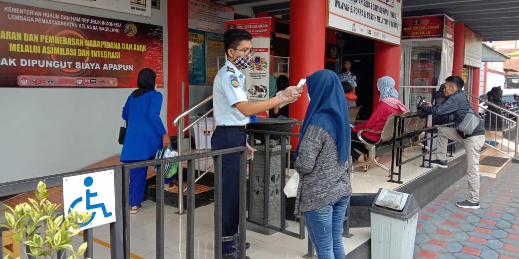 PUTUS RANTAI SEBARAN COVID-19, LAPAS MAGELANG TEGAS TERAPKAN PROTOKOL KESEHATAN DAN SEDIAKAN LAYANAN KUNJUNGAN ONLINE
