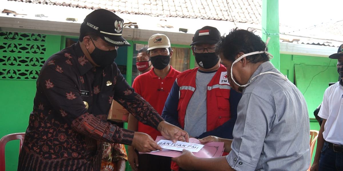 WALI KOTA MAGELANG APRESIASI KESIGAPAN DAN GOTONG-ROYONG WARGA DALAM PENANGANAN LONGSOR DI KELURAHAN WATES