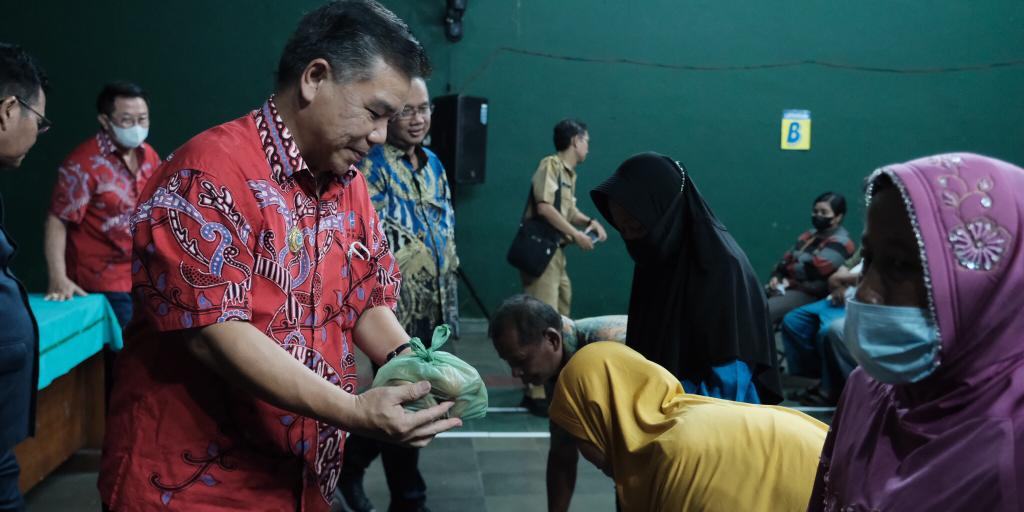PSMTI Beri Bantuan 3.000 Paket Sembako Untuk Warga Kurang Mampu Terdampak Kenaikan Harga BBM