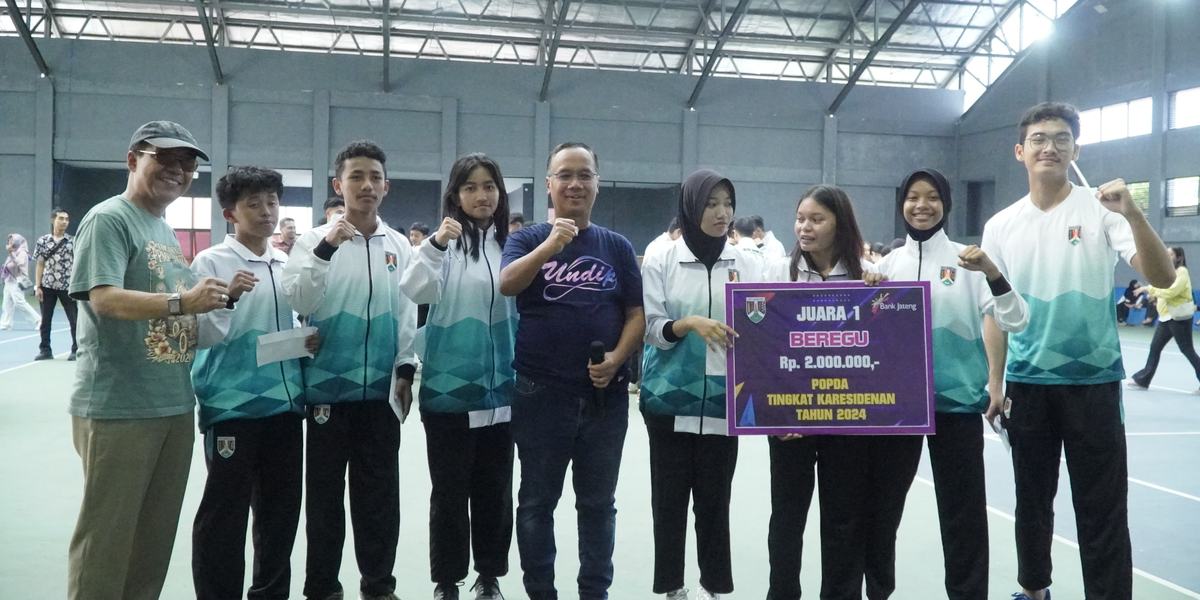 PEMKOT MAGELANG BERI BONUS ATLET PERAIH MEDALI DI POPDA EKS KARESIDENAN KEDU 2024