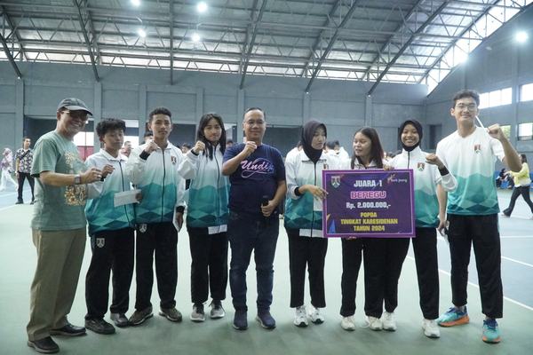 PEMKOT MAGELANG BERI BONUS ATLET PERAIH MEDALI DI POPDA EKS KARESIDENAN KEDU 2024