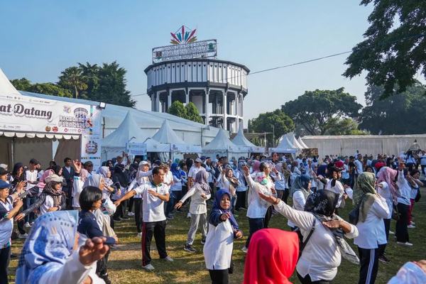 Ratusan Warga Meriahkan Senam Hari Koperasi Nasional ke-79 di Alun-alun Magelang