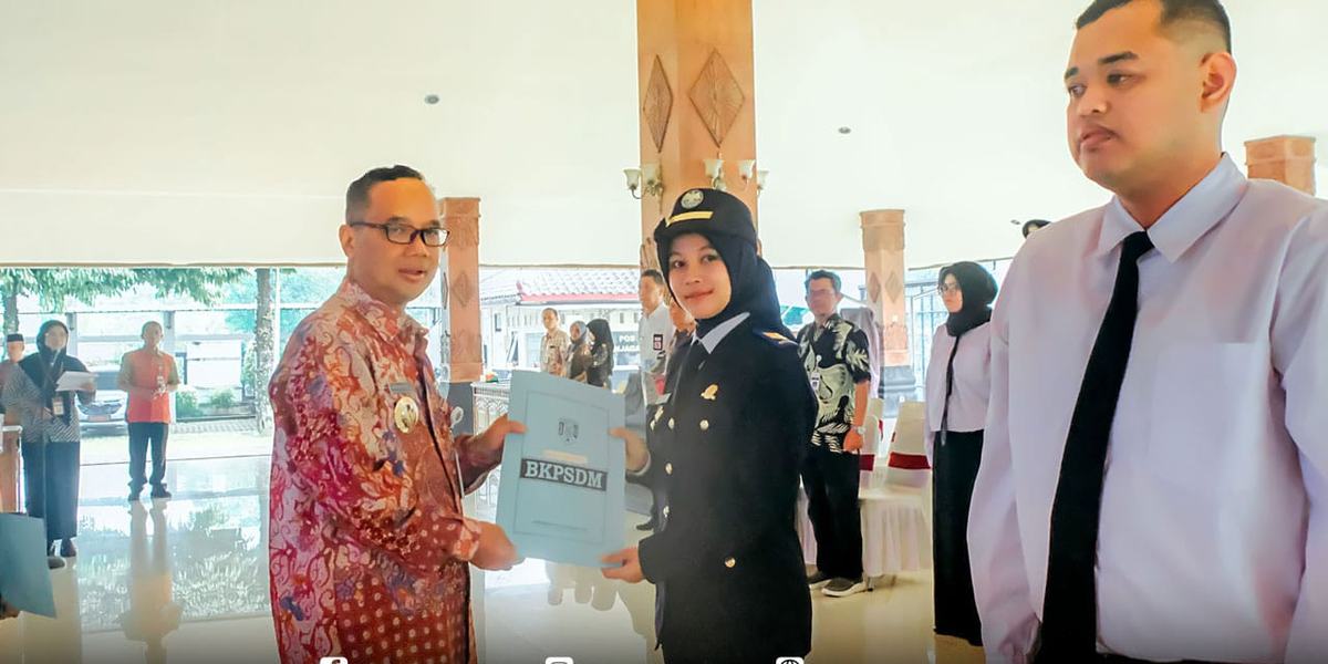 Serahkan SK CPNS dan PPPK, Dokter Aziz Berpesan Agar ASN Inovatif