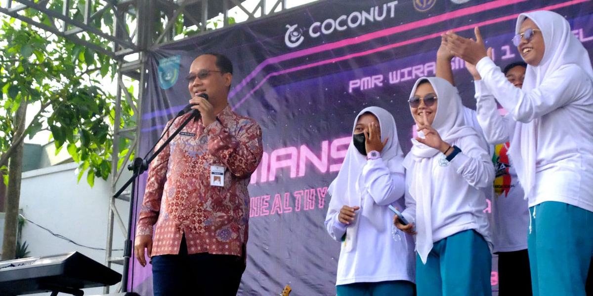 Dokter Azis Beri Motivasi di Acara Smansa Healthy Day