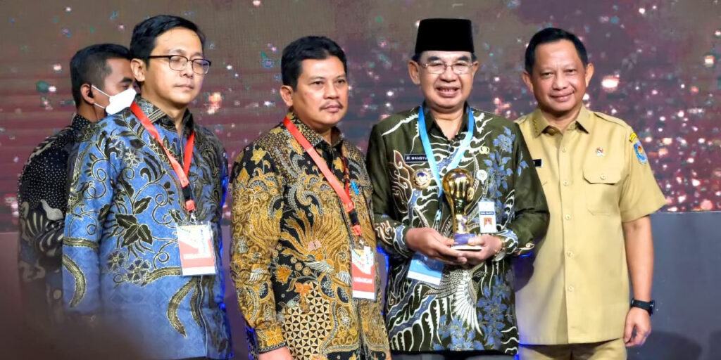 Kota Magelang Dapat Penghargaan Universal Health Coverage 2023